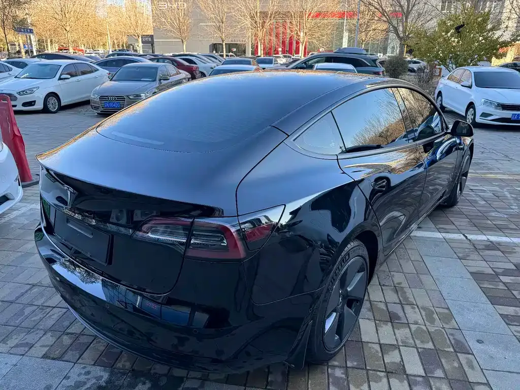 Tesla Model 3 — фото 4