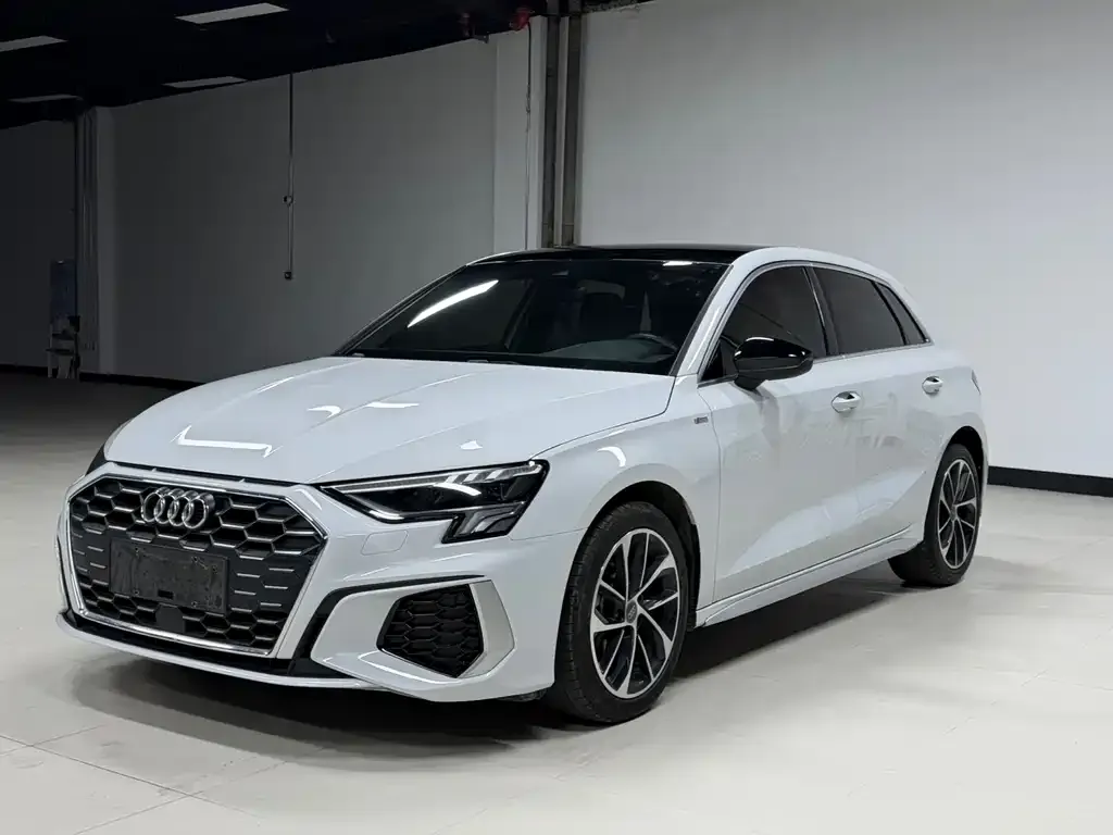 Audi A3 — фото 1