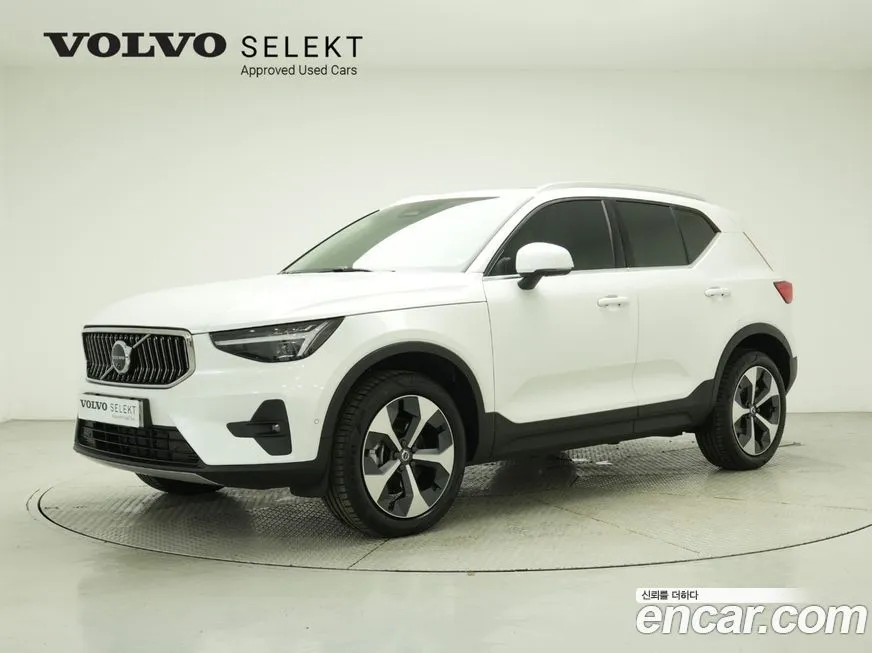 Volvo XC40 — фото 1