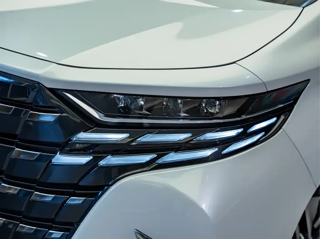 Toyota Alphard — фото 4