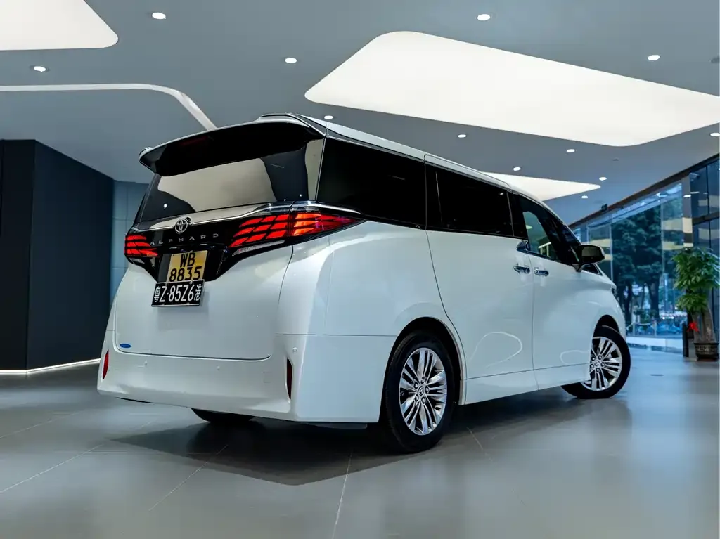 Toyota Alphard — фото 6