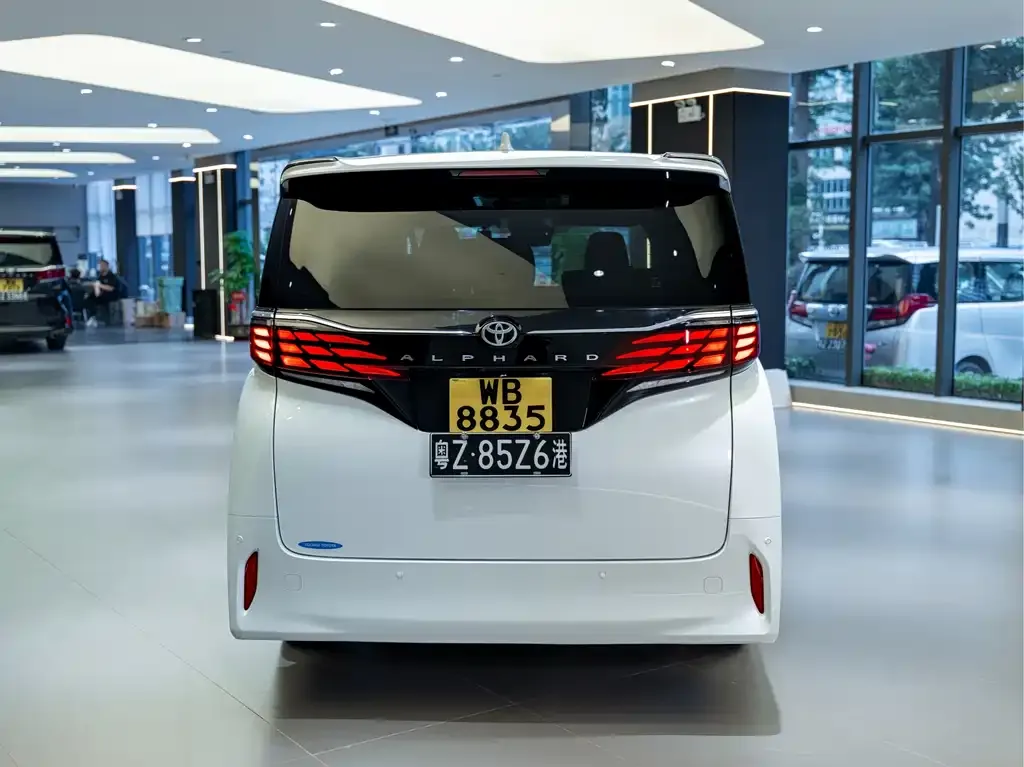 Toyota Alphard — фото 7