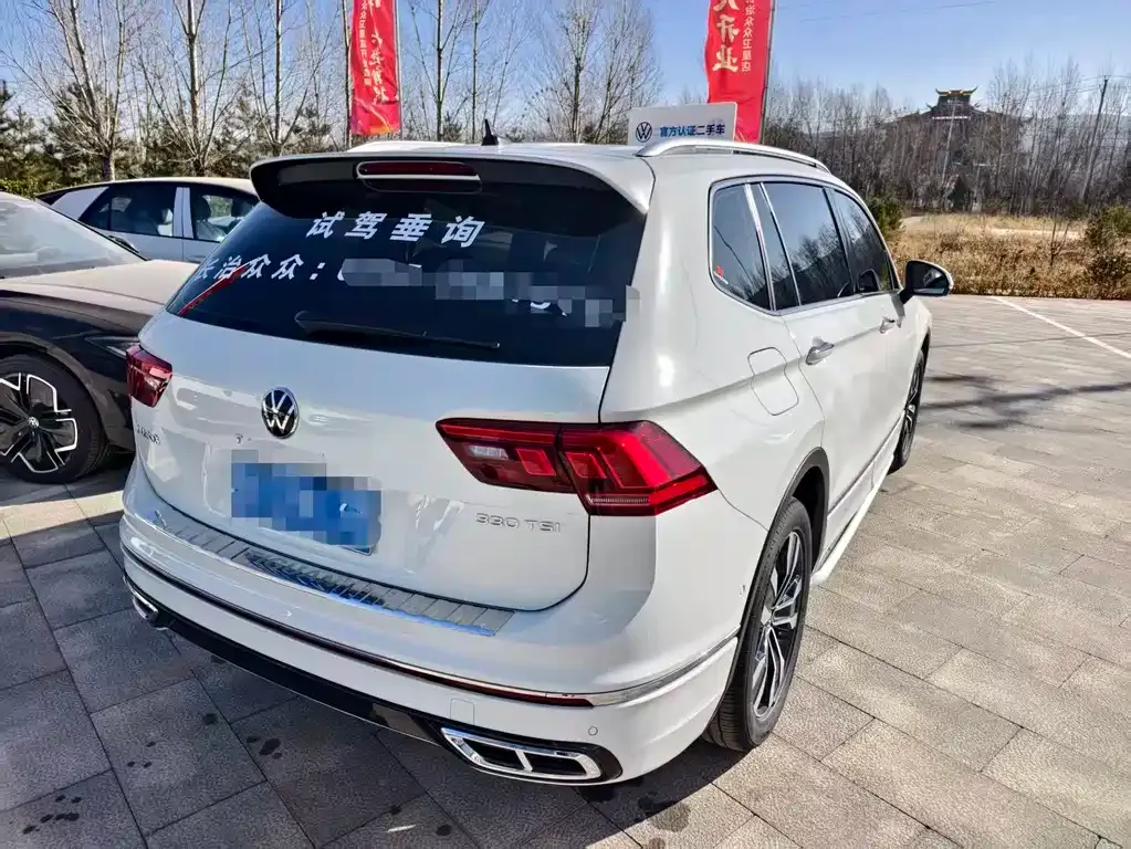 Volkswagen Tiguan L — фото 10
