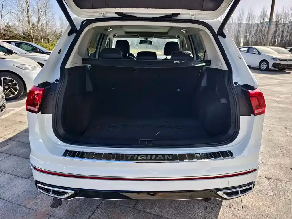 Volkswagen Tiguan L — фото 6