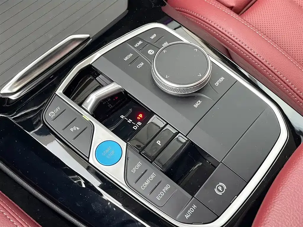 BMW iX3 — фото 10