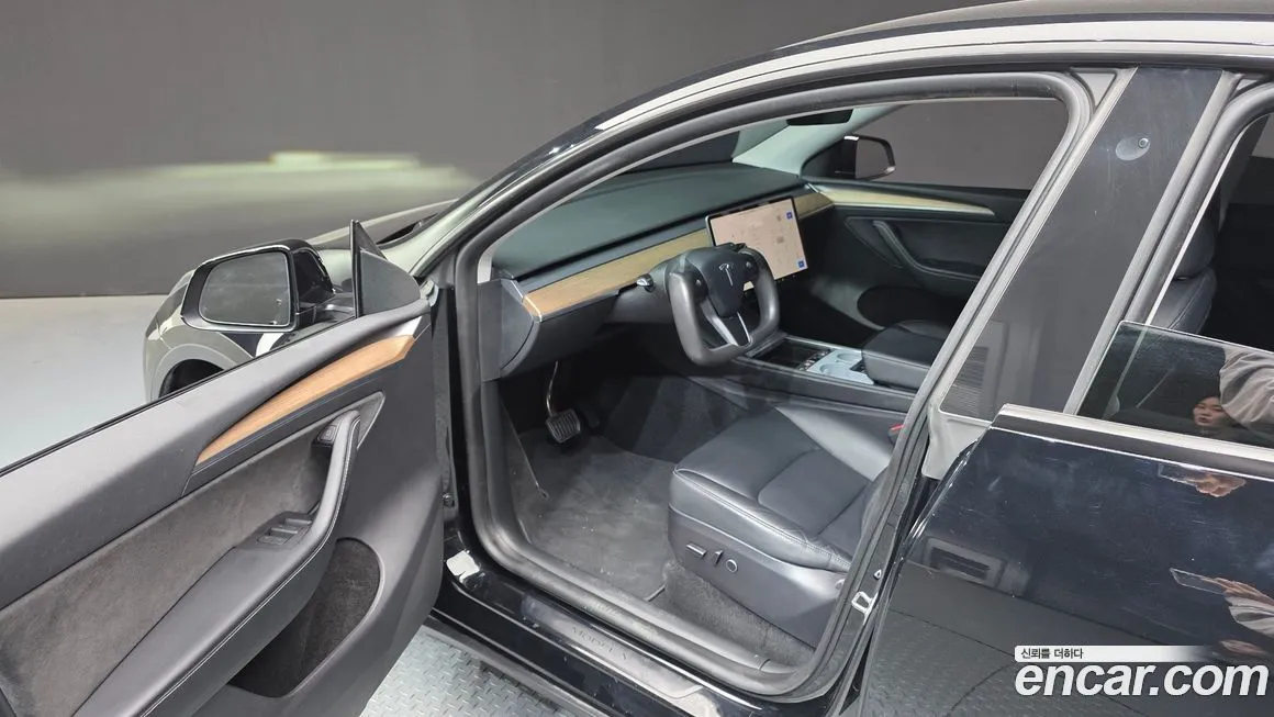 Tesla Model Y — фото 10