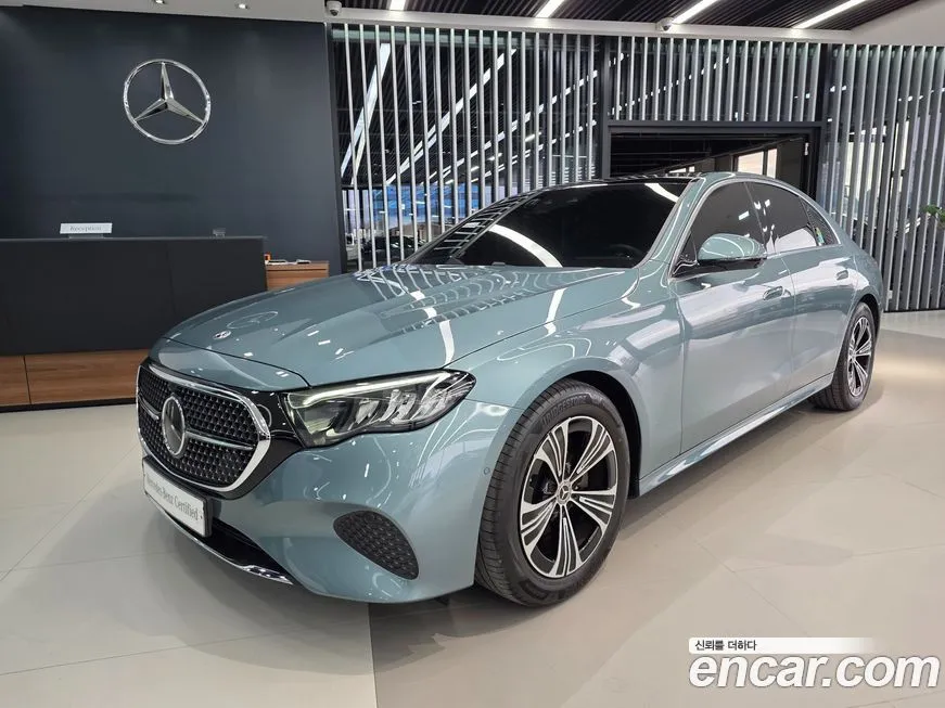 Mercedes-Benz E-Class — фото 1