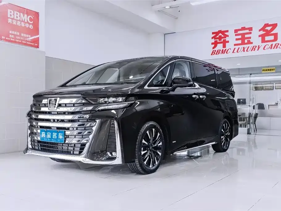 Toyota Vellfire — фото 1