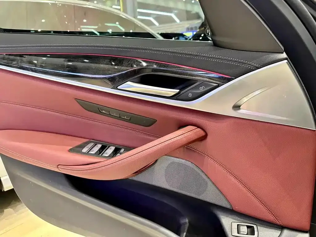 BMW 5 Series — фото 10