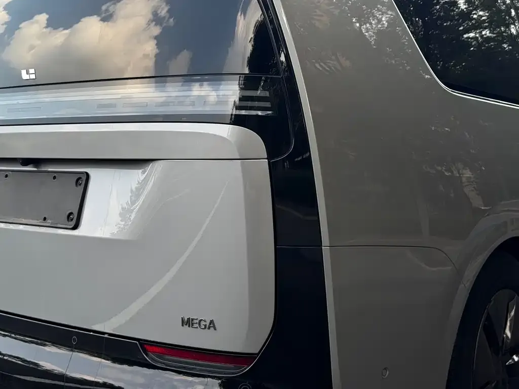 Li Auto MEGA — фото 9