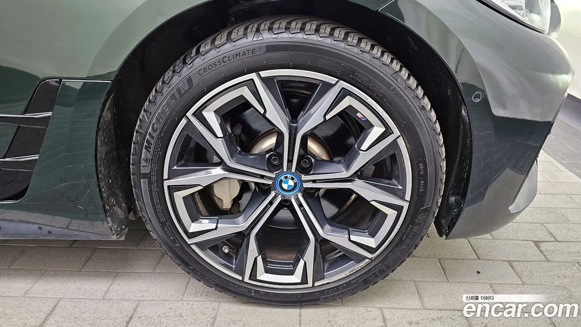 BMW i4 — фото 5