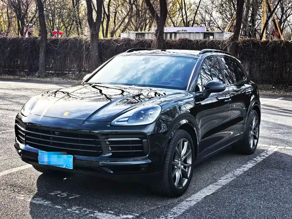 Porsche Cayenne — фото 1