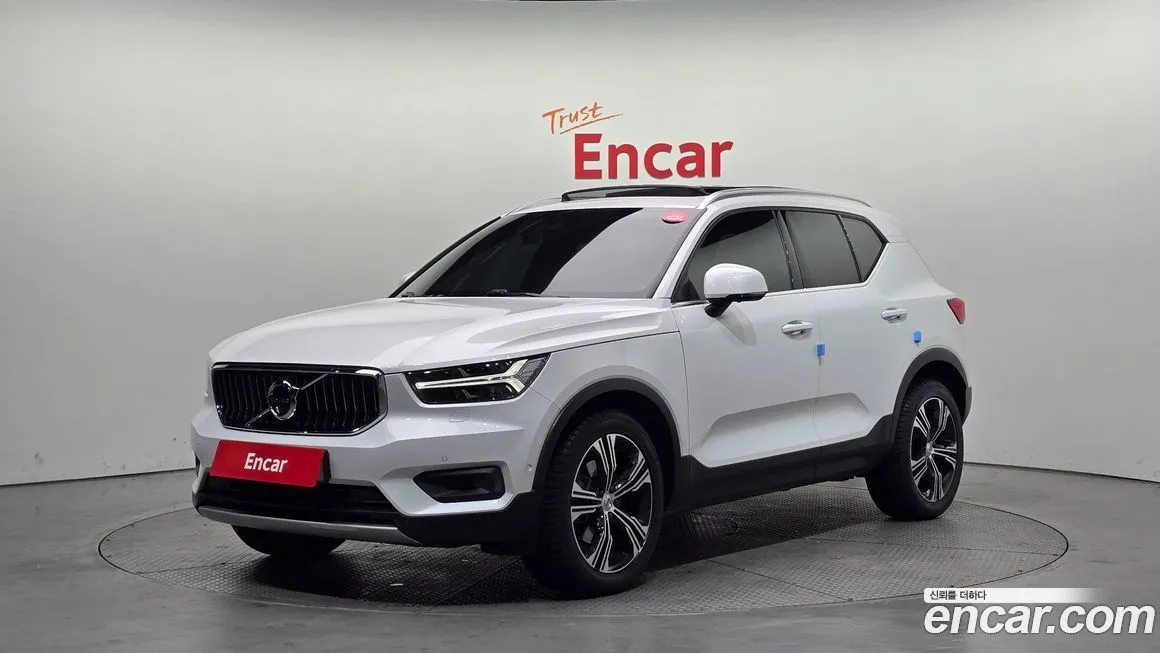 Volvo XC40 — фото 1