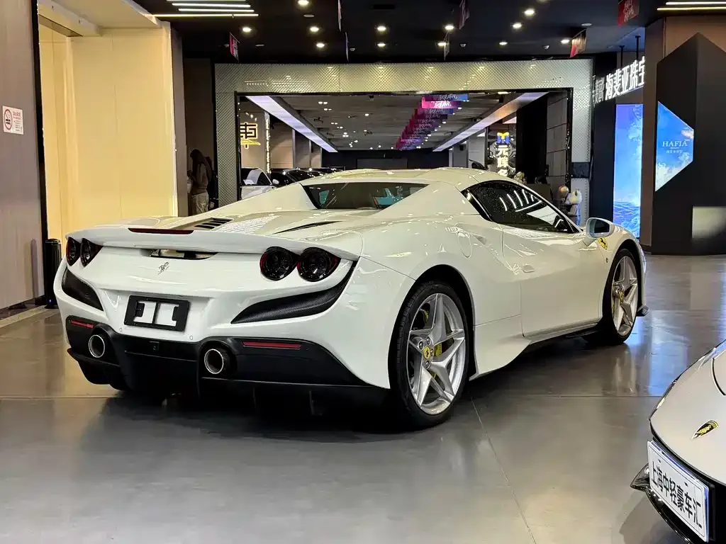 Ferrari F8 — фото 6