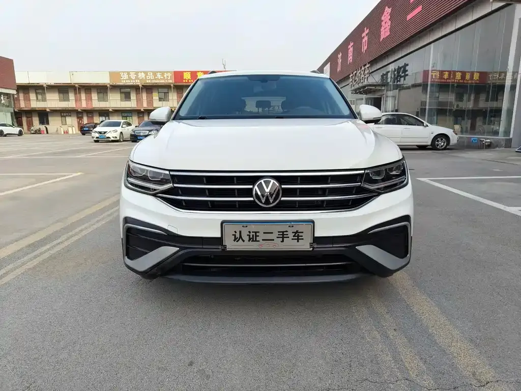 Volkswagen Tiguan L — фото 2