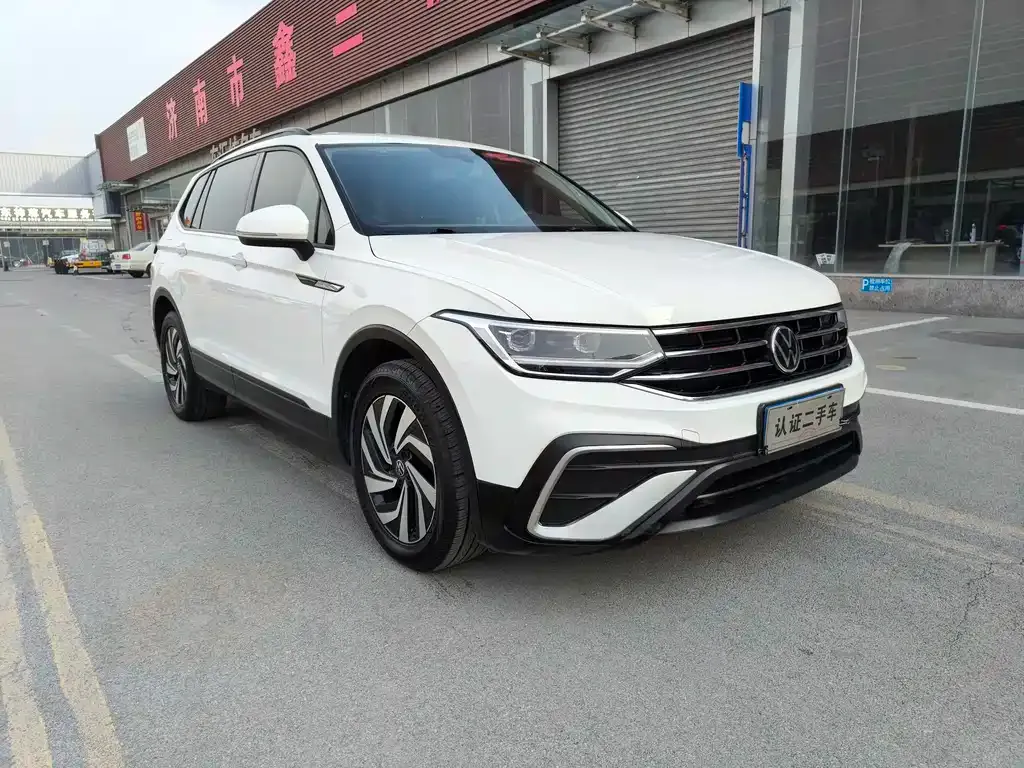 Volkswagen Tiguan L — фото 3