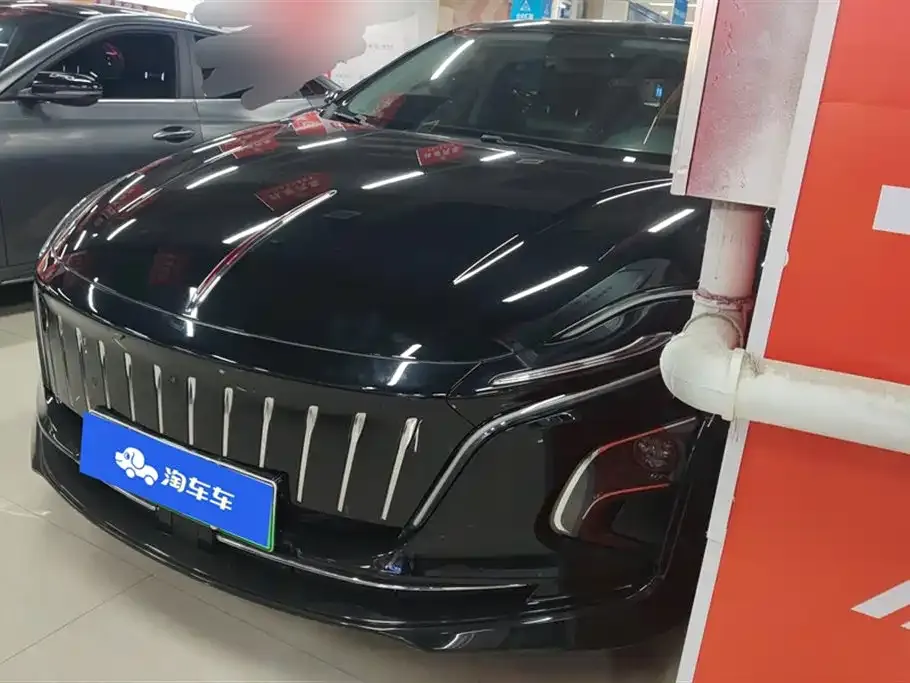 Hongqi E-QM5 — фото 1