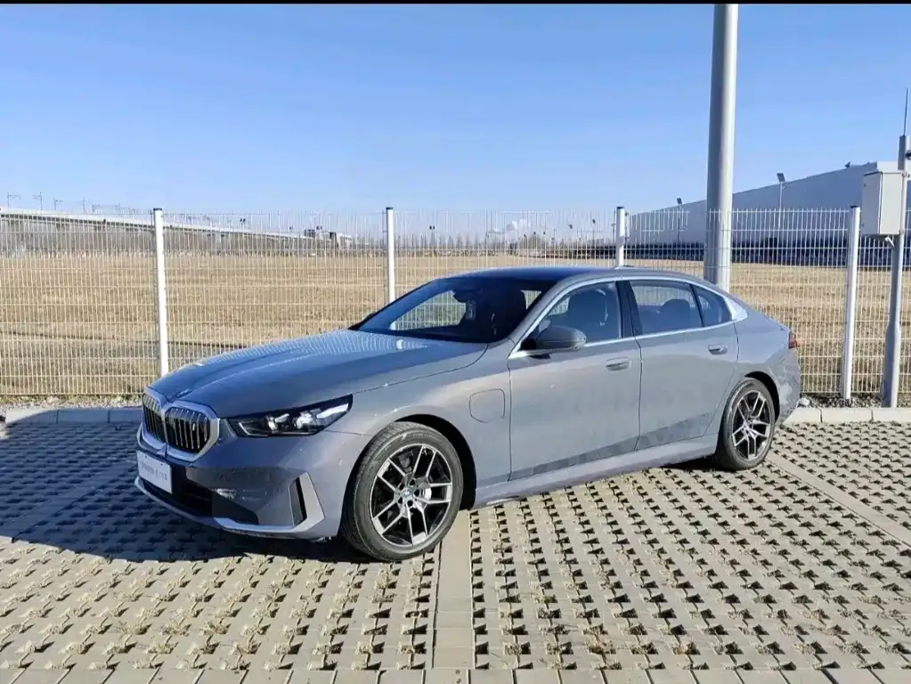 BMW i5 — фото 1