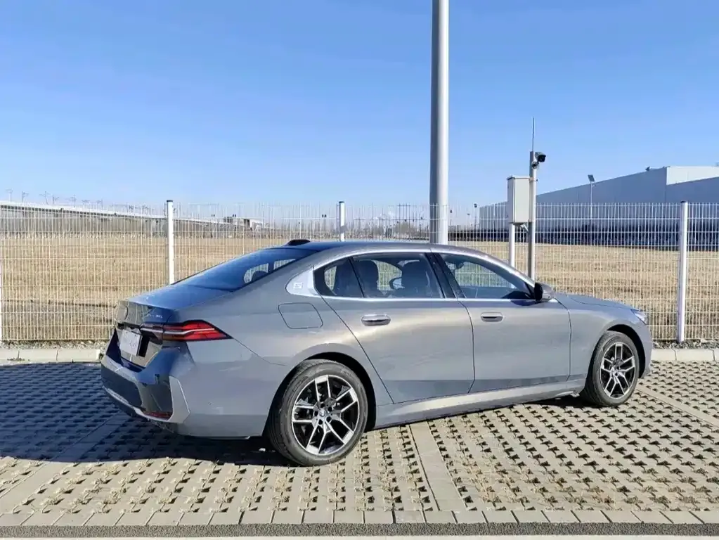 BMW i5 — фото 5