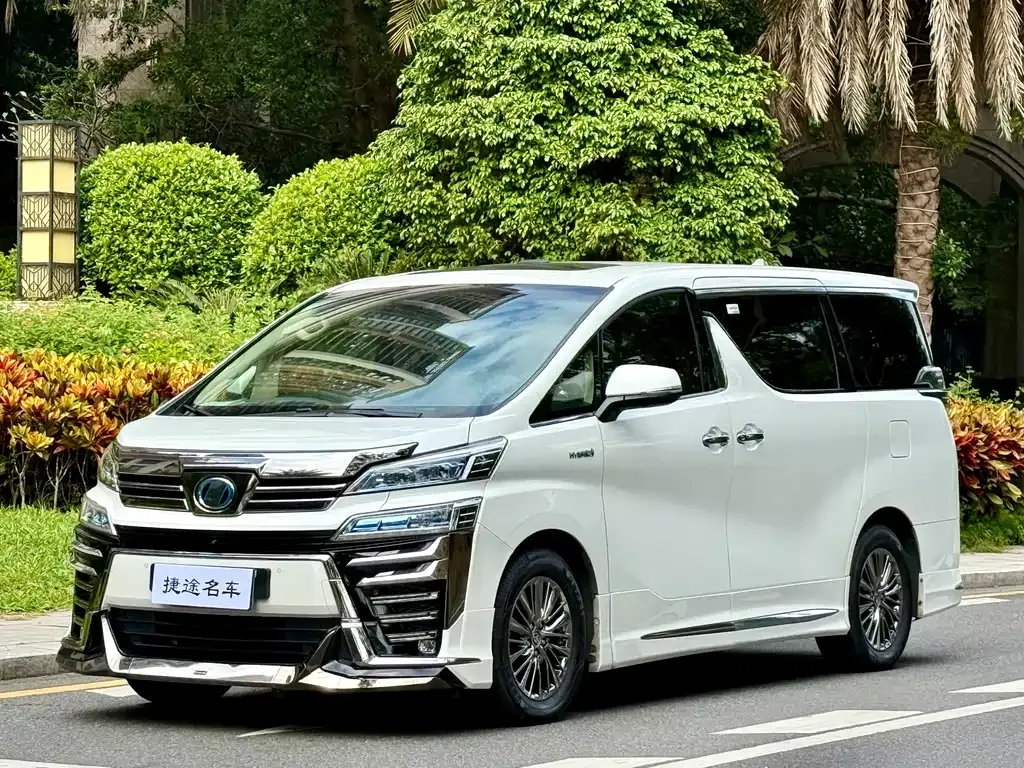 Toyota Vellfire — фото 1