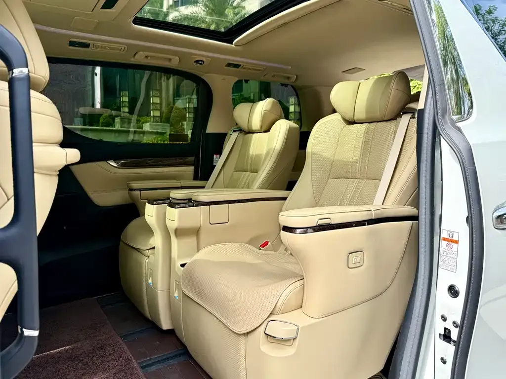 Toyota Vellfire — фото 10