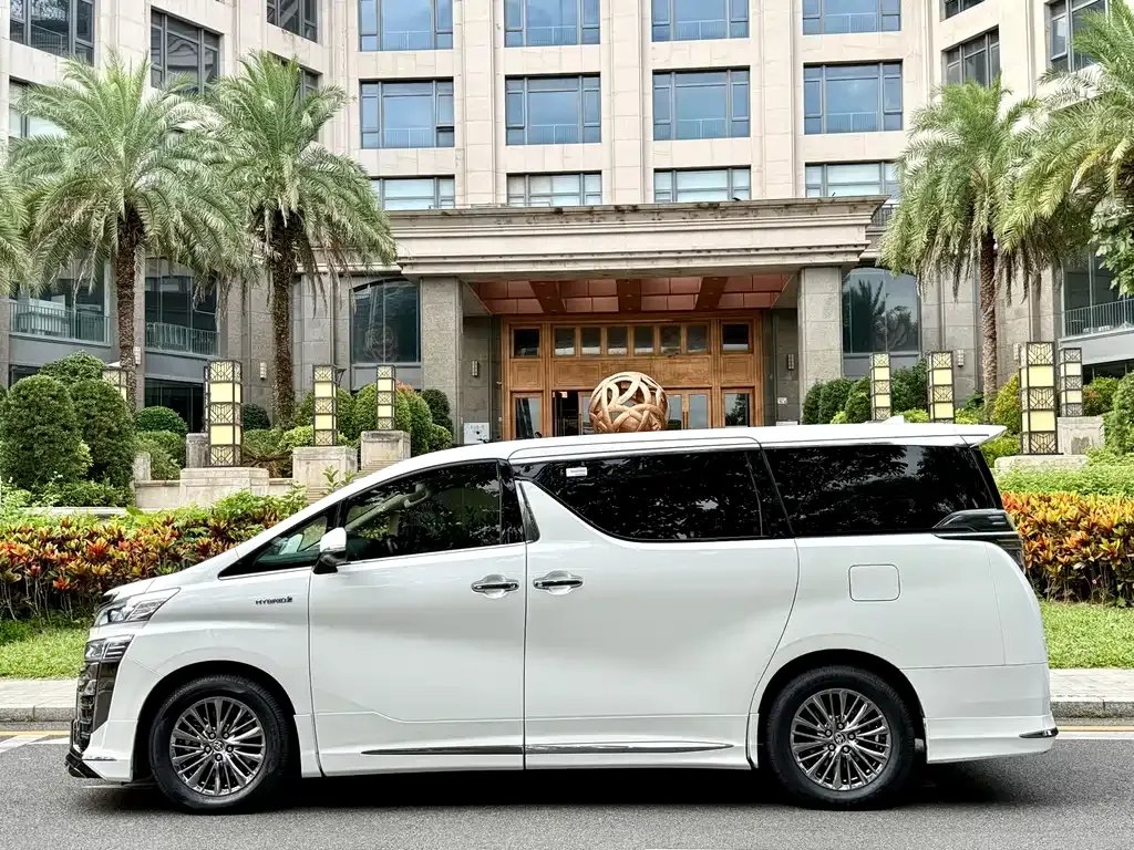 Toyota Vellfire — фото 3