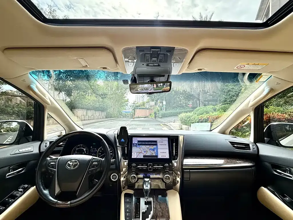 Toyota Vellfire — фото 6