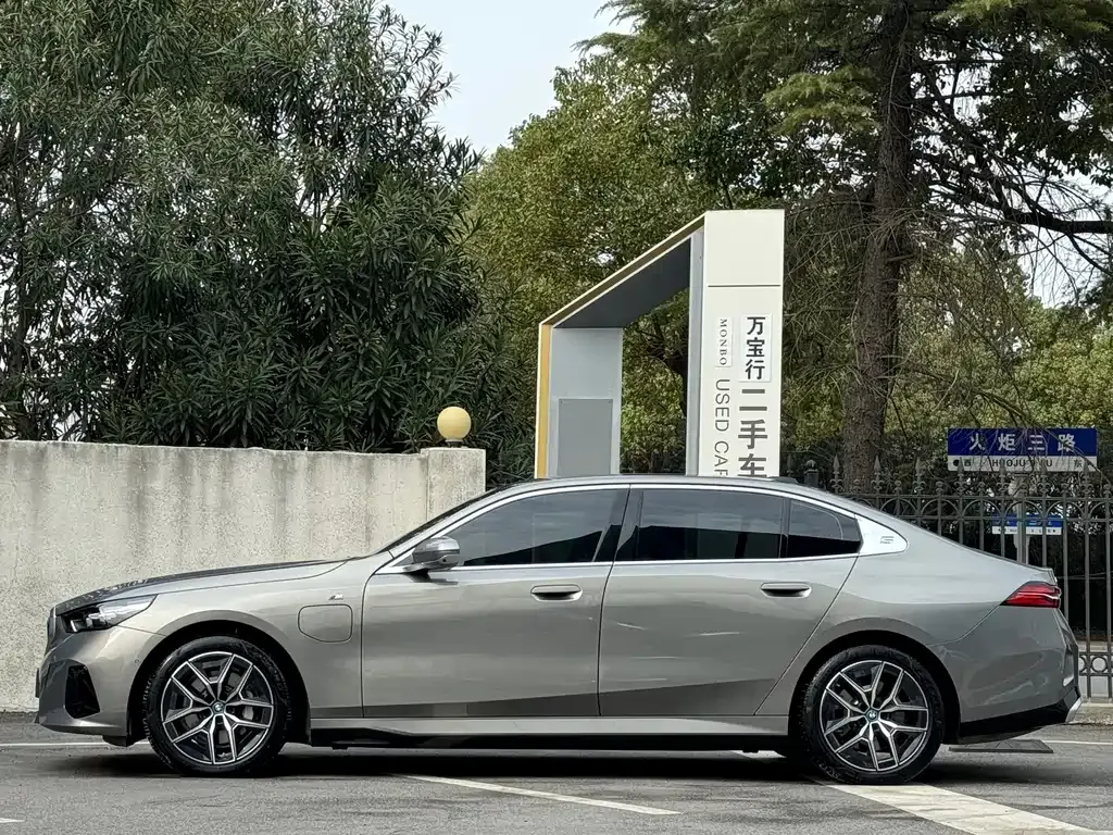 BMW i5 — фото 3