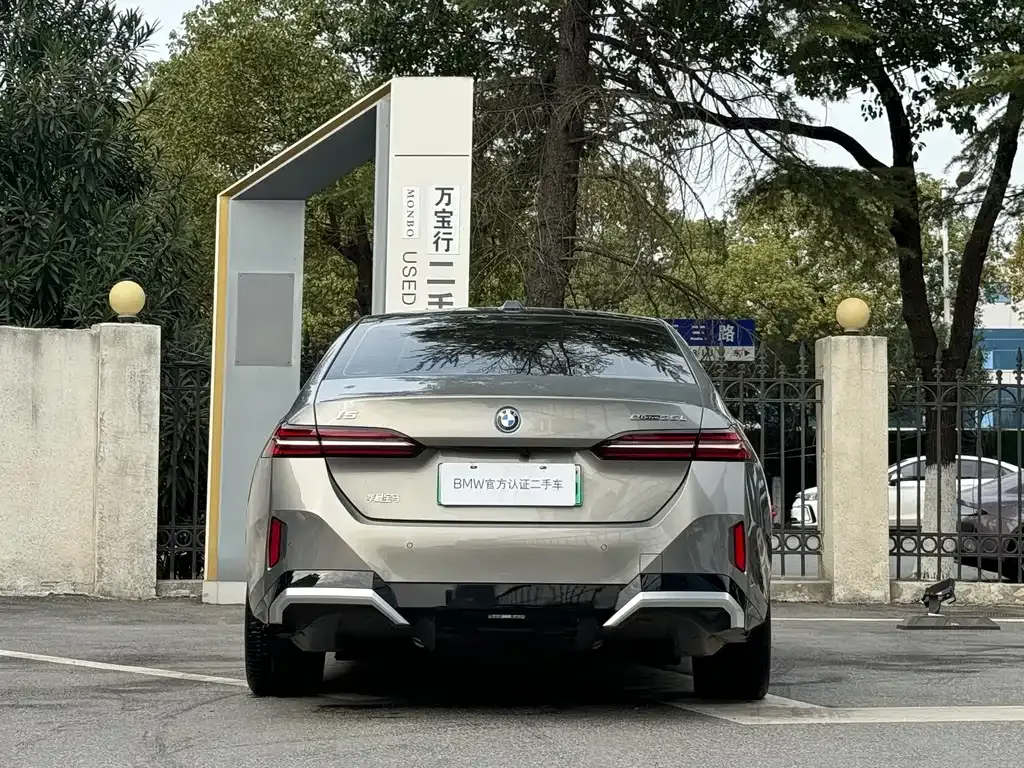 BMW i5 — фото 5