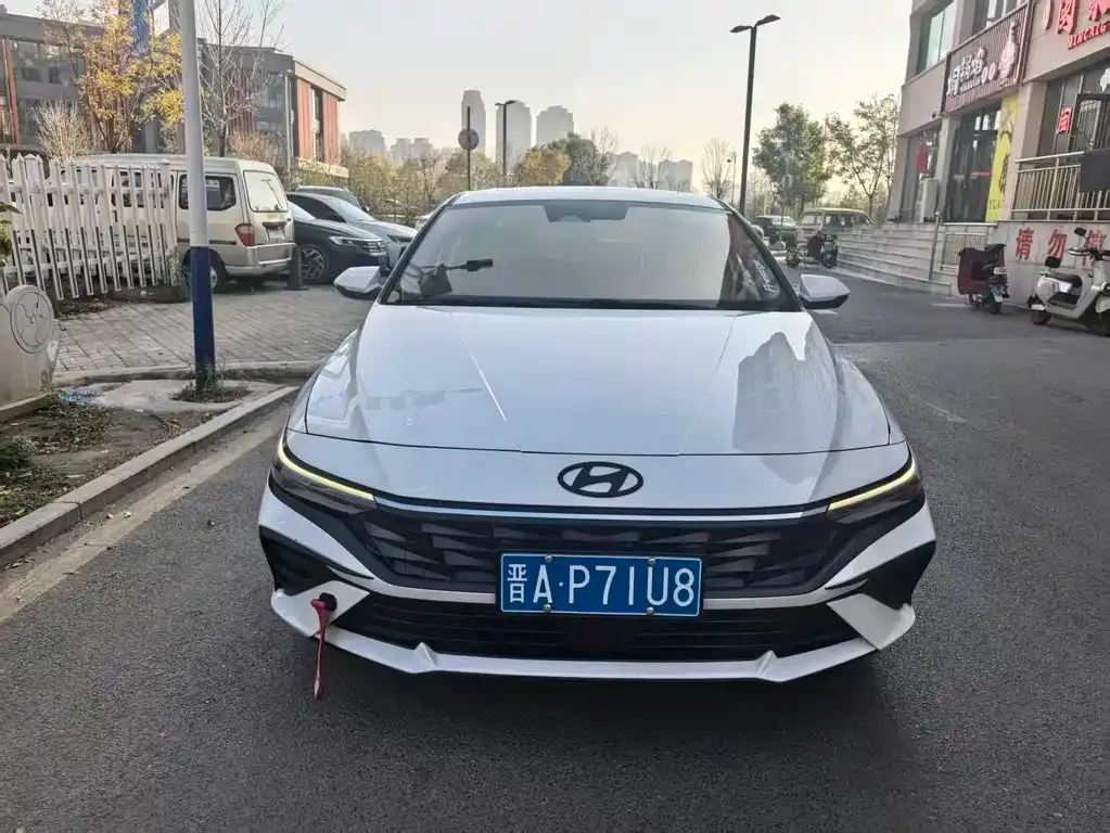 Hyundai Elantra — фото 2