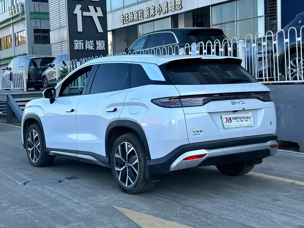 BYD L DM-i — фото 4