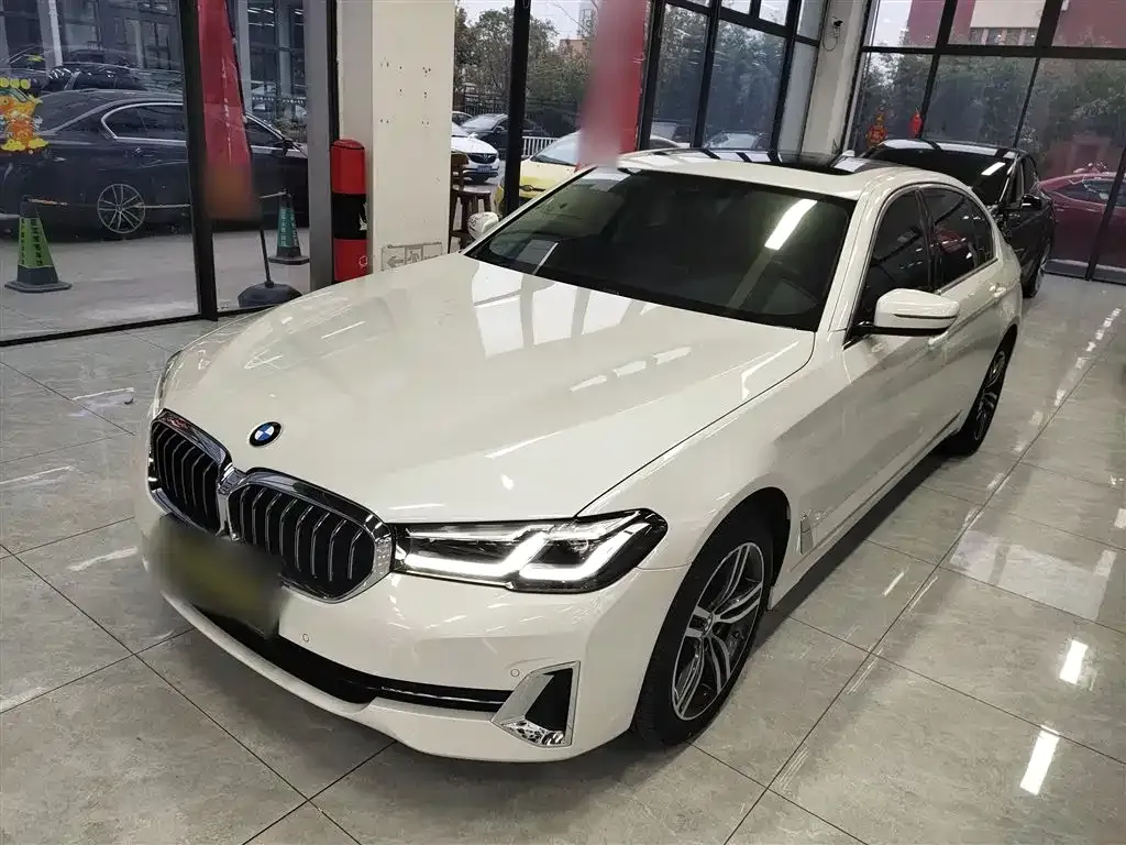 BMW 5 Series — фото 1