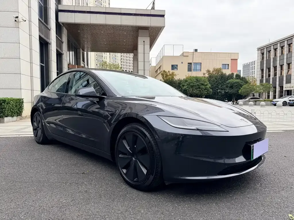 Tesla Model 3 — фото 3