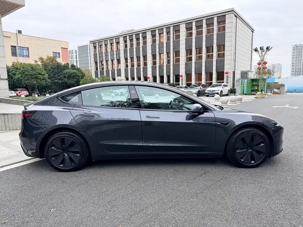 Tesla Model 3 — фото 4