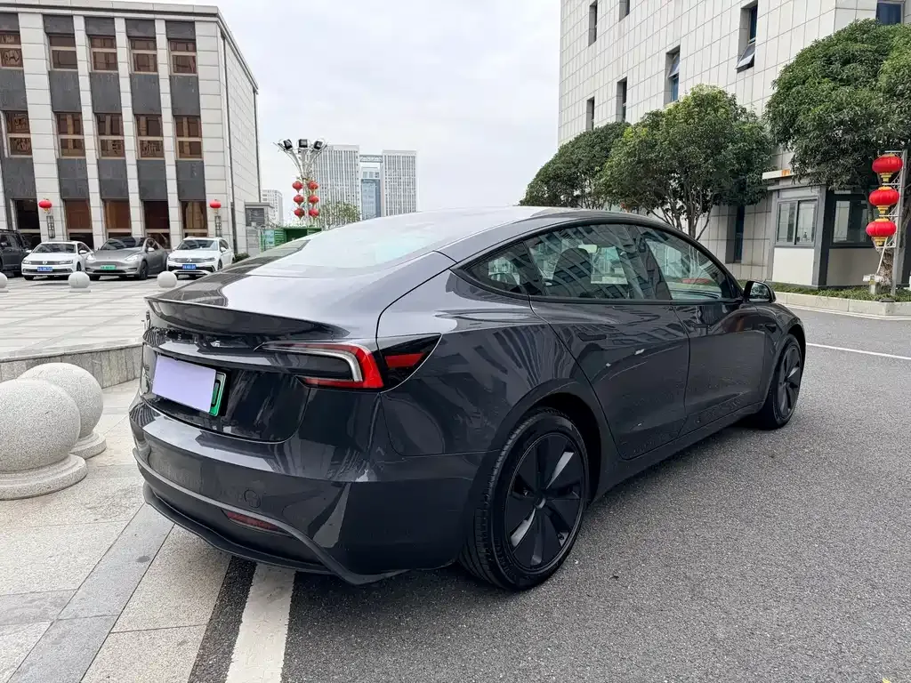 Tesla Model 3 — фото 5
