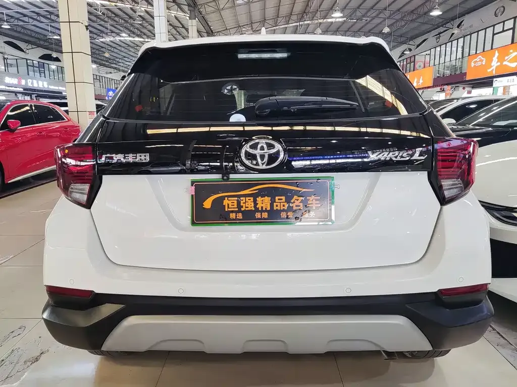 Toyota Yaris L — фото 4