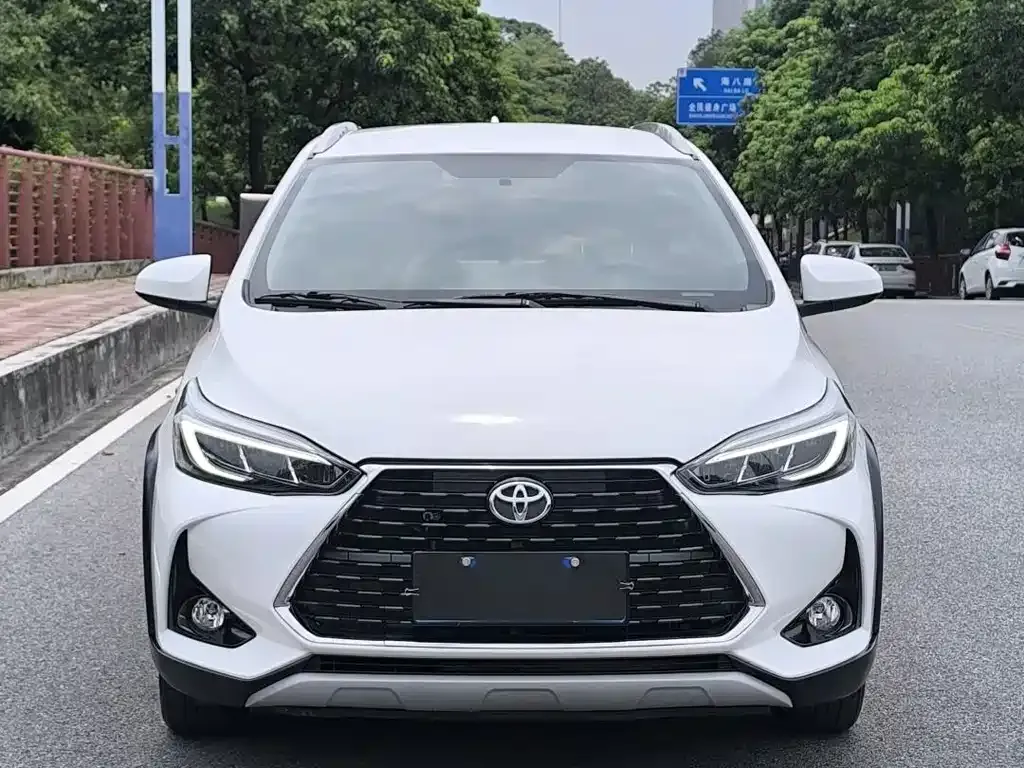 Toyota Yaris L — фото 2