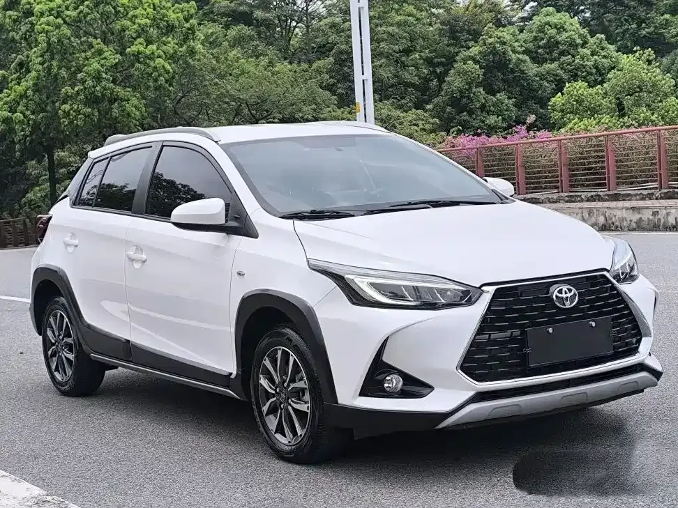 Toyota Yaris L — фото 3