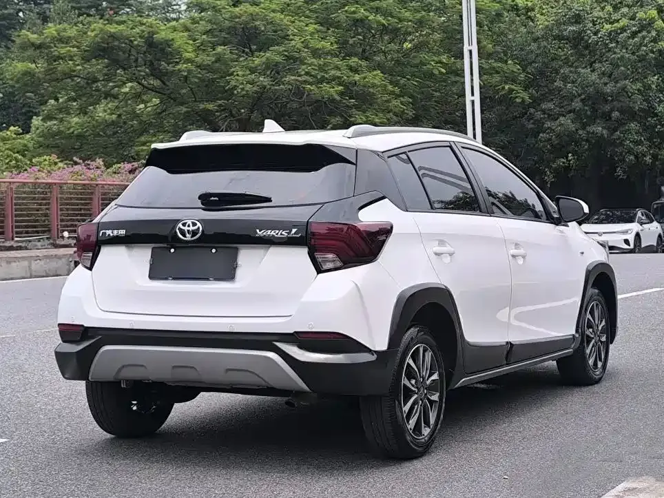Toyota Yaris L — фото 6