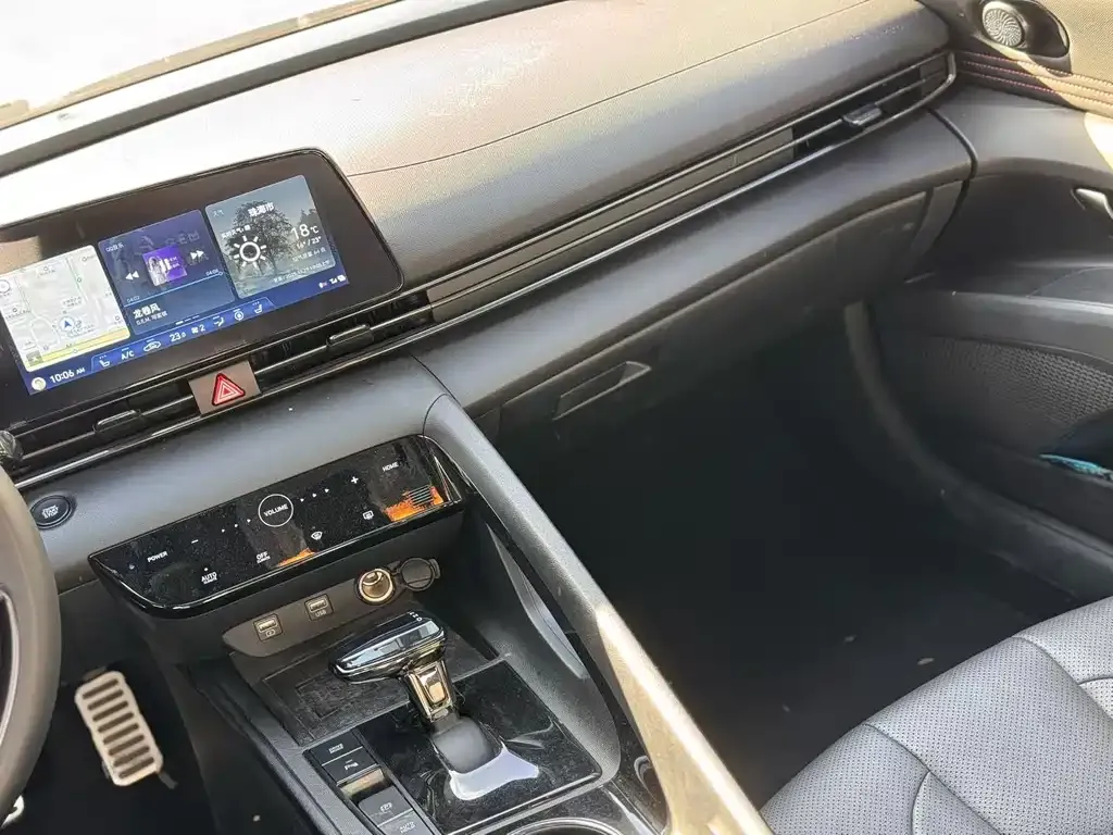 Hyundai Elantra — фото 4