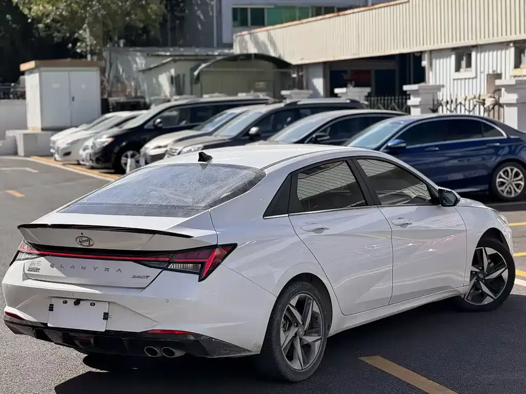 Hyundai Elantra — фото 8