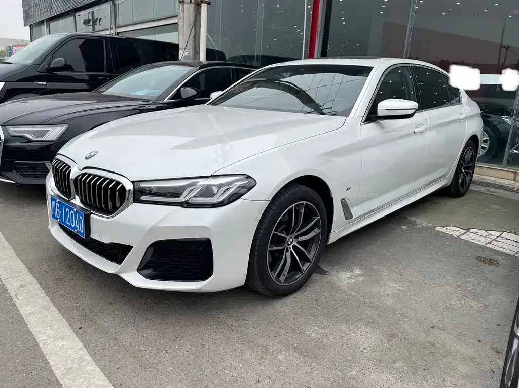 BMW 5 Series — фото 1