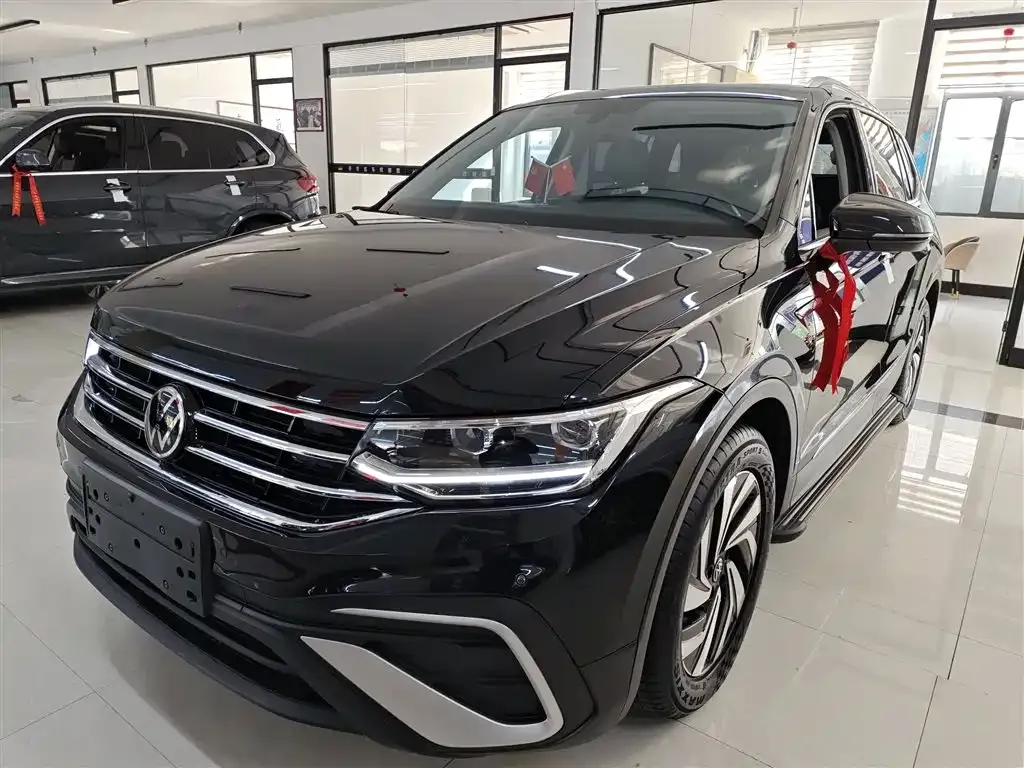 Volkswagen Tiguan L — фото 2