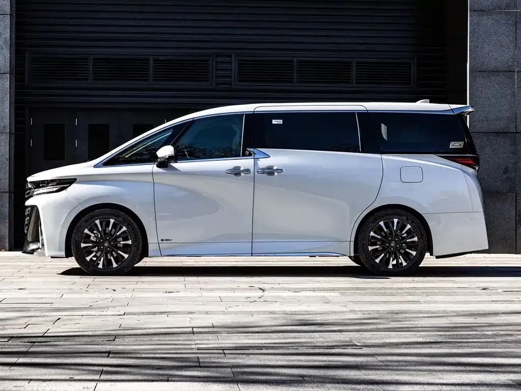 Toyota Vellfire — фото 3