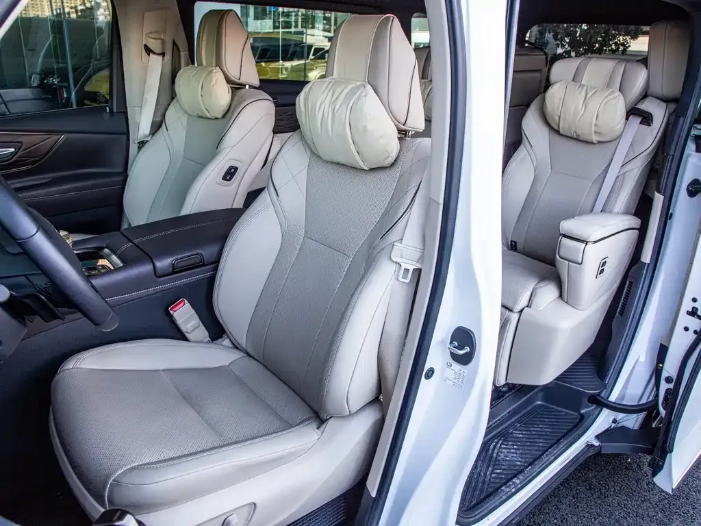 Toyota Vellfire — фото 4