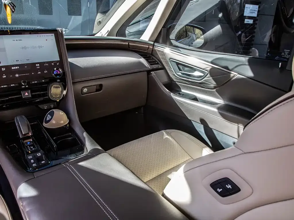 Toyota Vellfire — фото 6