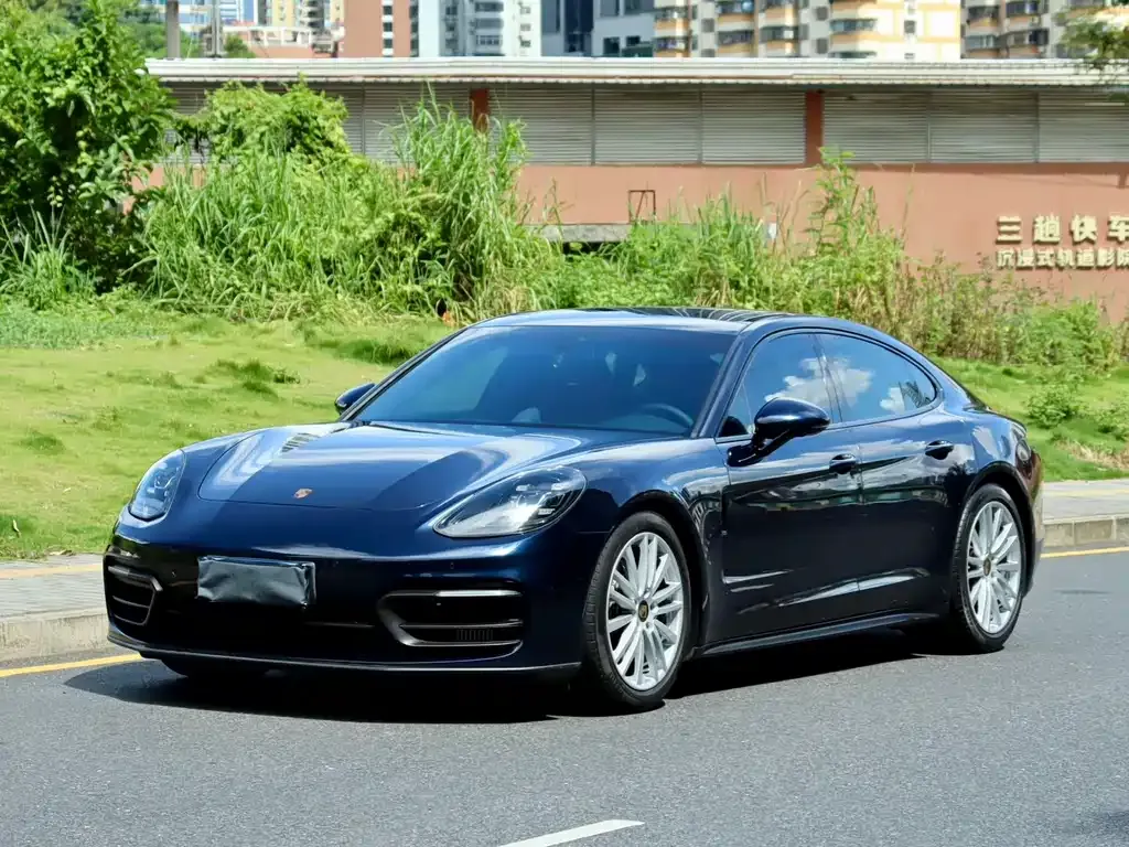 Porsche Panamera — фото 1