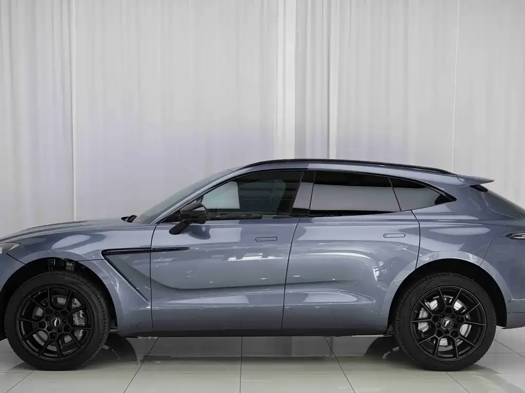 Aston Martin DBX — фото 3