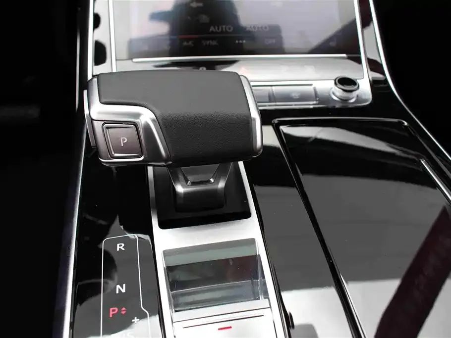 Audi Q7 — фото 8
