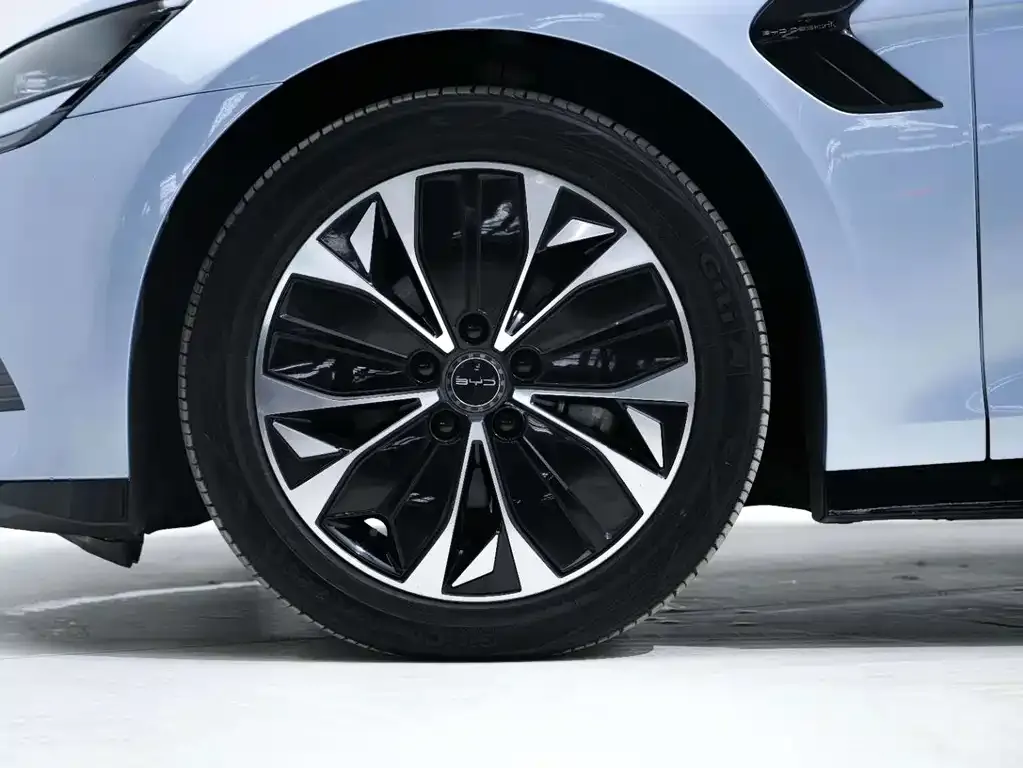 BYD Seal — фото 10